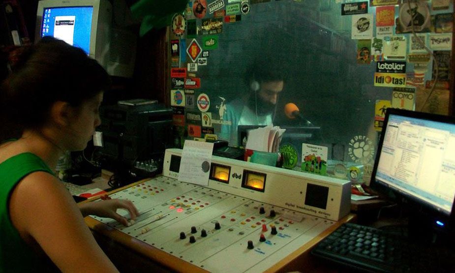Por el tarifazo eléctrico, FM Fribuay levanta su programación de trasnoche