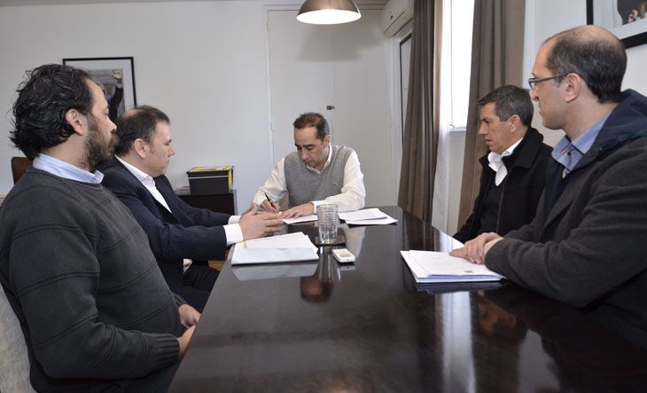 Morón | Se firmaron dos convenios de Obra Pública