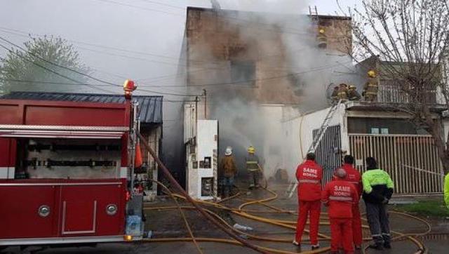 Morón | Se incendió una fábrica de galletitas