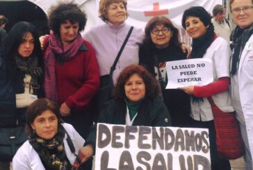 Salud | Médicos realizaron un abrazo simbólico al Paroissien y reclamaron obras