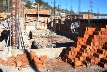 Derrumbe de la economía: la construcción cayó casi un 20% y la industria un 8%