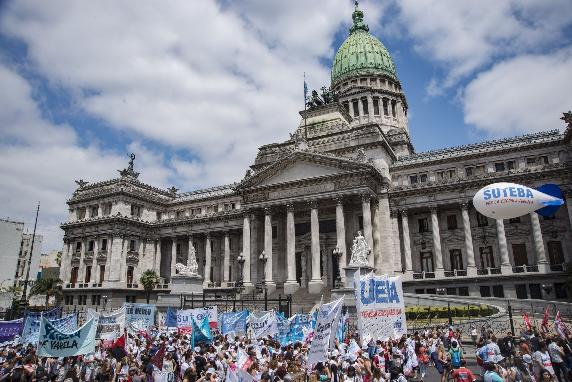 Docentes de distintas provincias se movilizaron: “Si no hay paritaria, hay paro”
