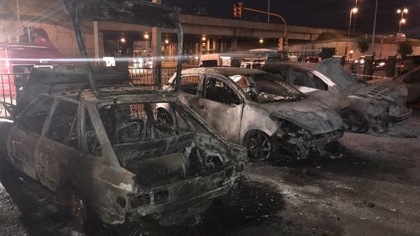Hospital Posadas | Cuatro autos quemados y una sospecha