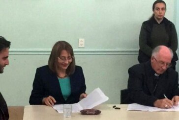 Gils Carbó firmó un convenio con el obispo de la Diócesis Merlo-Moreno para combatir el narcotráfico