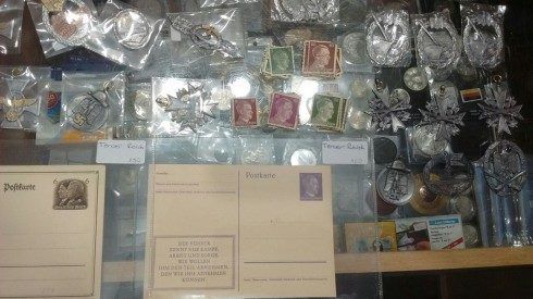 Morón | Allanaron un local que vendía insignias Nazis