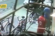 Video | Pescan a empleado municipal robando una bicicleta en pleno Castelar