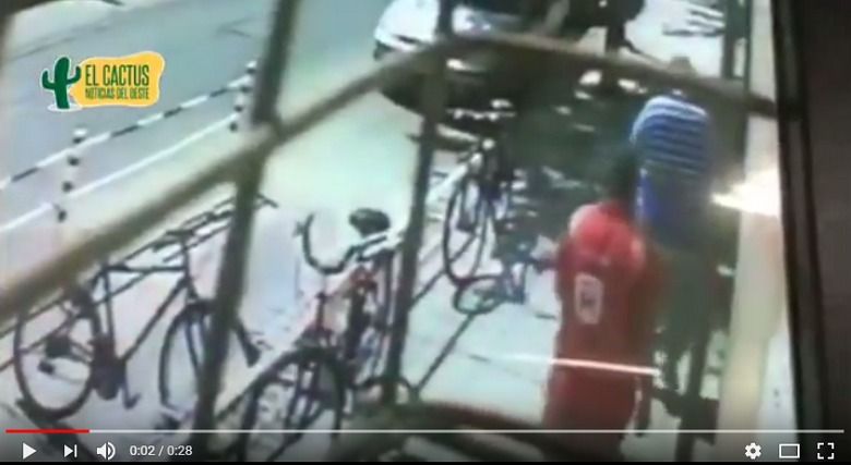 Video | Pescan a empleado municipal robando una bicicleta en pleno Castelar
