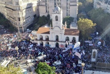 Una escuela que enseña, resiste y sueña recorrió el país y se concentró en Plaza de Mayo