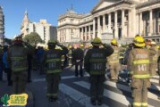 Bomberos de Morón protestaron frente al Congreso Nacional