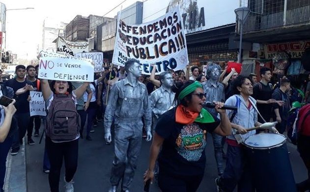 Morón | La comunidad educativa volvió a marchar en defensa de la educación pública
