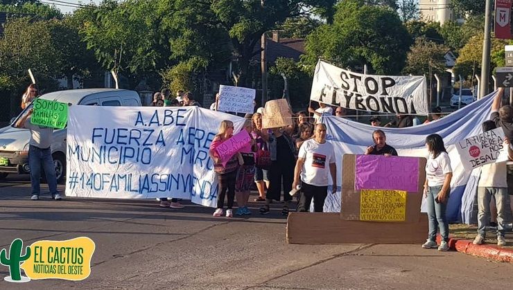 Morón | Protesta de la comunidad del Barrio Aeronáutico