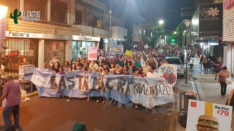 Morón | Masivo ruidazo con la presencia del padre Paco Olveira y la diputada Mónica Macha