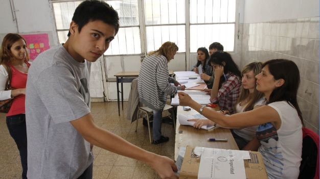 Voto joven | Llaman a controlar la presencia en el padrón electoral
