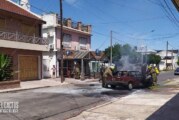 #Video | Morón: Se incendió un auto y el conductor se salió ileso de milagro