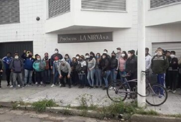 Trabajadores y trabajadoras de La Nirva denunciaron que la empresa les debe 6 meses de sueldo