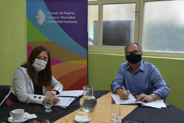 Ituzaingó | Alberto Descalzo firmó un convenio que otorga un Fondo de Emergencia por razones de género