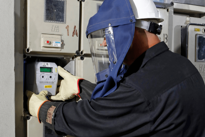 Prohíben que Edenor y Edesur corten servicios por deudas durante la pandemia