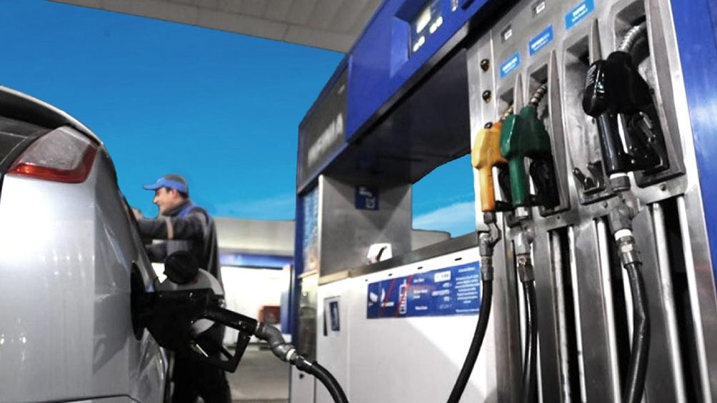 El Gobierno subió un impuesto y en junio aumenta la nafta