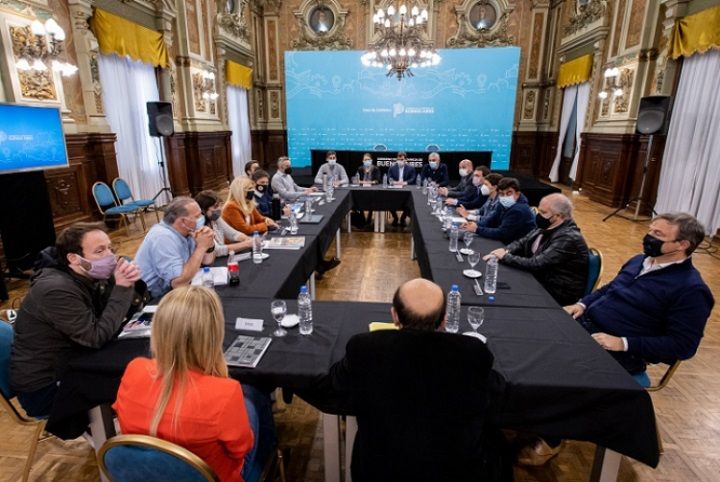 Kicillof se reunió con intendentes e intendentas de la tercera sección electoral