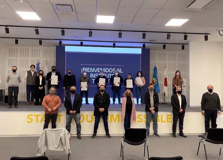 La Provincia y Toyota entregaron certificados a 334 egresados industriales
