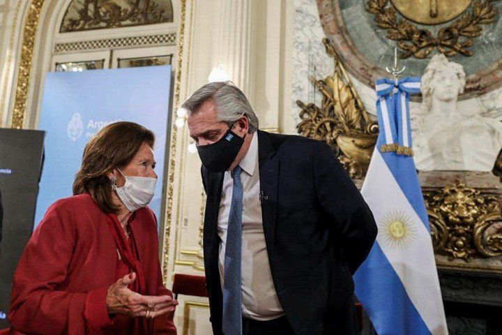 Alberto Fernández criticó la tapa de Clarín sobre la renuncia de Highton a la Corte