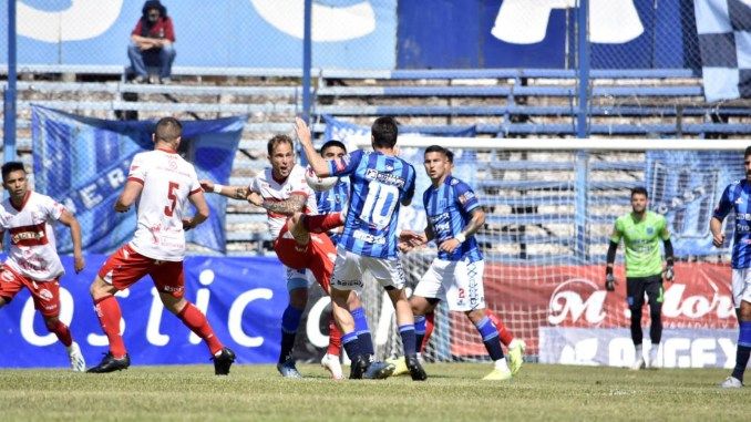 Primera Nacional | El gallo gana y da pelea