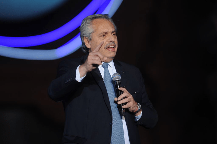 País | El Presidente calificó como “lapidario” el informe de deuda de Macri con el FMI