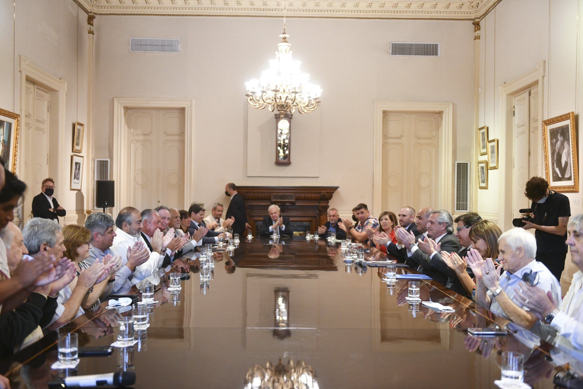 El Consejo del Salario acordó un aumento que llegará al 45% en diciembre
