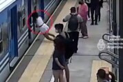 #Video | La Matanza: Se desvaneció, cayó a las vías y de milagro no la pisó el tren