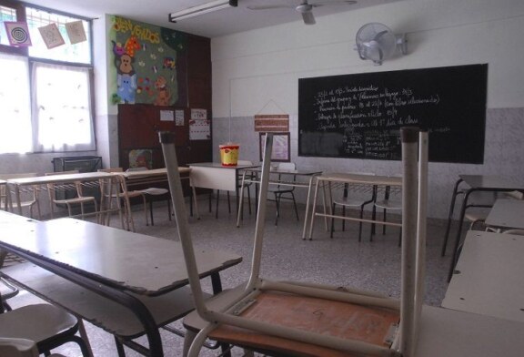 Las clases vuelven con un paro nacional docente, mientras el Gobierno amenaza con inspeccionar escuelas