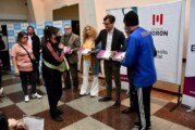 Morón | El Municipio y ENACOM entregaron tablets a vecinas y vecinos