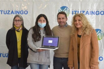 Ituzaingó | Entrega de netbooks a estudiantes de la Secundaria N°13