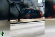 Morón | Un colectivo fue consumido por el fuego en segundos