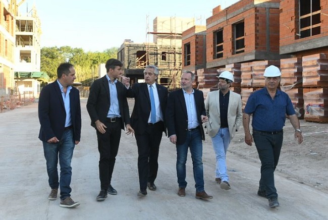 Morón | Alberto Fernández visitó La Cantábrica y el Procrear de El Palomar