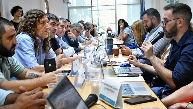 Provincia convocó a los estatales para discutir las paritarias 2023