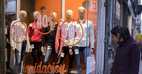 Las ventas minoristas cayeron en abril y acumulan una baja del 0,7% en ...