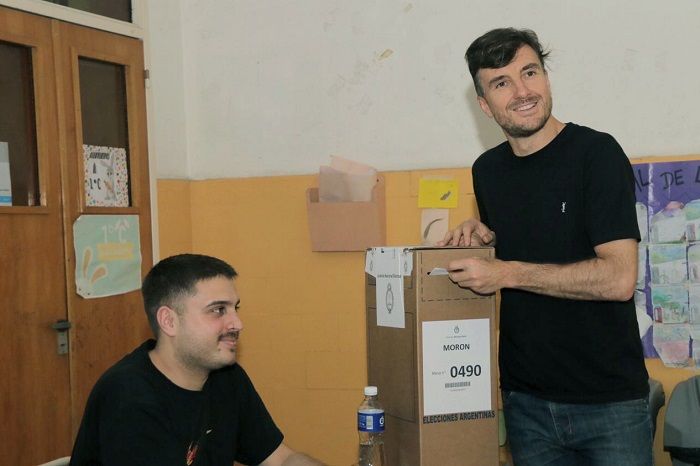 Elecciones 2023 | Votó Lucas Ghi y llamó a “consolidar la democracia”