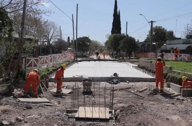 Morón | Avanzan las obras hidráulicas y de pavimento en la calle Hortiguera