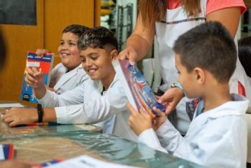 La Matanza | Los estudiantes de la E.P Nº40 de González Catán recibieron libros y manuales nuevos