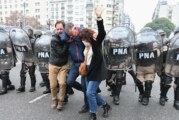 Cinco personas continúan detenidas a una semana de la represión en el Congreso