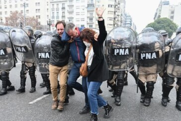 Ley Bases: El gobierno consiguió una victoria a base de palos, balas de goma y gases