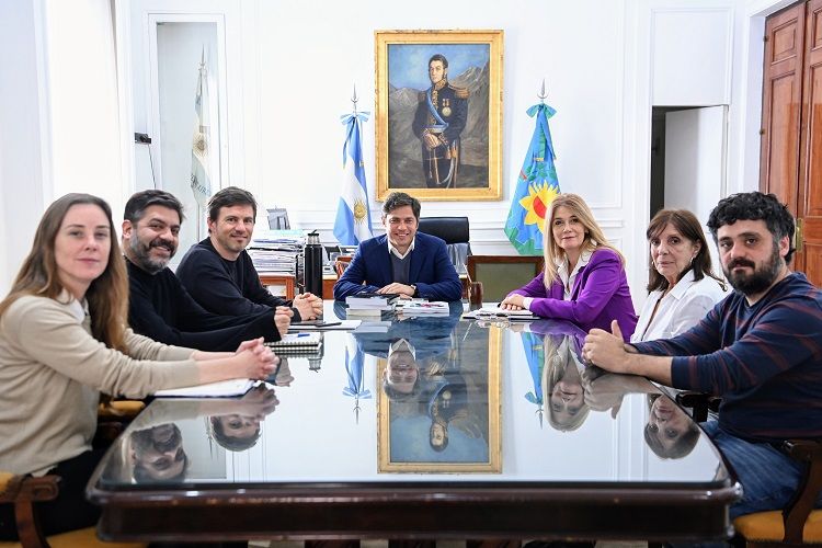 Provincia | Kicillof y los jefes de bloque de UxP se reunieron por la instalación de la planta productora de GNL