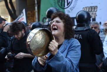 Jubilados se movilizan “contra las estafas del Gobierno”