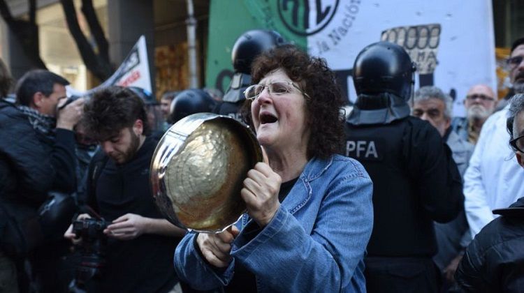 Jubilados se movilizan “contra las estafas del Gobierno”