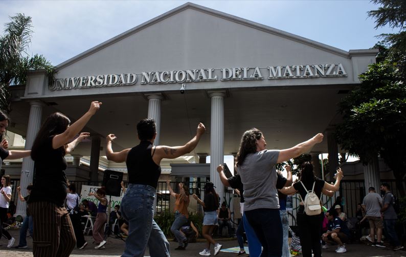 Ante la falta de presupuesto, la lucha de las y los estudiantes de la UNLaM