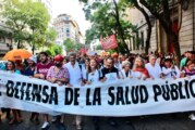 Trabajadores del Hospital Posadas participaron de la Marcha Federal por la Salud Pública