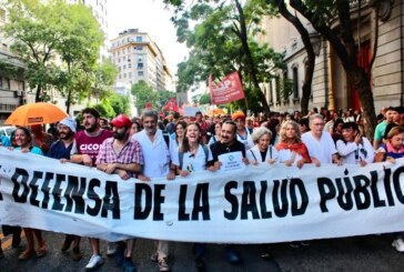 Trabajadores del Hospital Posadas participaron de la Marcha Federal por la Salud Pública