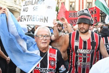 Todos por los jubilados: Las hinchadas acompañan la marcha de hoy