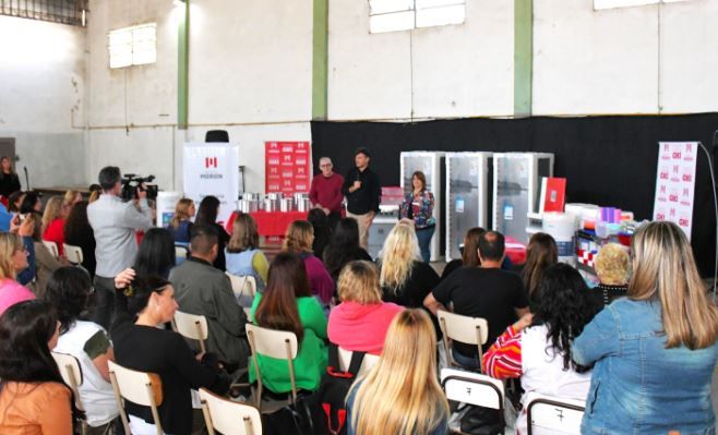 Morón | El Municipio realizó una nueva entrega de equipamiento a escuelas