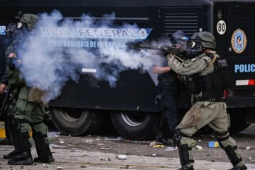 El Gobierno despidió al fotógrafo que había identificado al gendarme que le disparó a Pablo Grillo